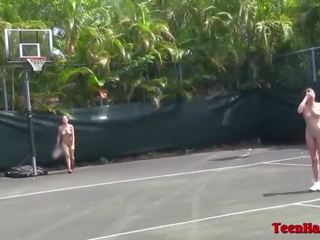 Desiring vysoká škola násťročné lesbičky hrať nahé tenis & užívať si pička výprask zábava
