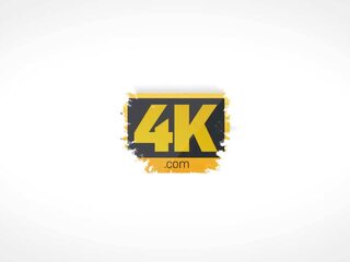 Daddy4k. velho pai pays para incrível sexo filme com sua passo son‘s jovem mulher