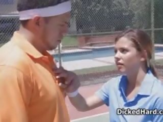 Velika tit najstnice zajebal na tenis sodišče