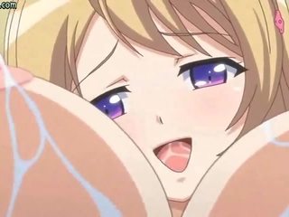 Anime blondinė su pieniškas krūtys
