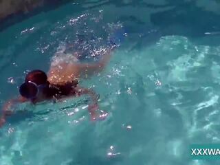 Glorious bruneta strumpet bomboane swims sub apa, xxx film 32