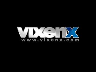 Vixenx - 二 魅力的な ブルネット ティーン 女の子 で ハードコア 三人組