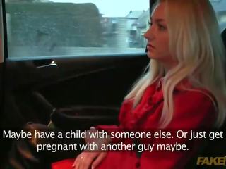 Taxi șofer ajută adolescenta pentru obține gravida