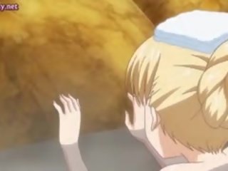 Blondynka cecha anime dostaje wbity