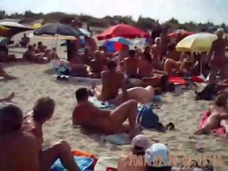 Mdtq duke thithur manhood në nudist plazh