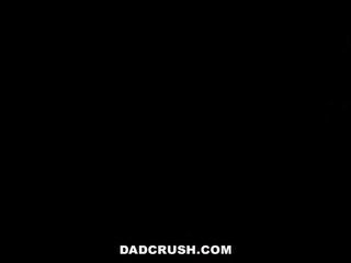 Dadcrush - lebih tua stepdad seduces dan mengongkek remaja